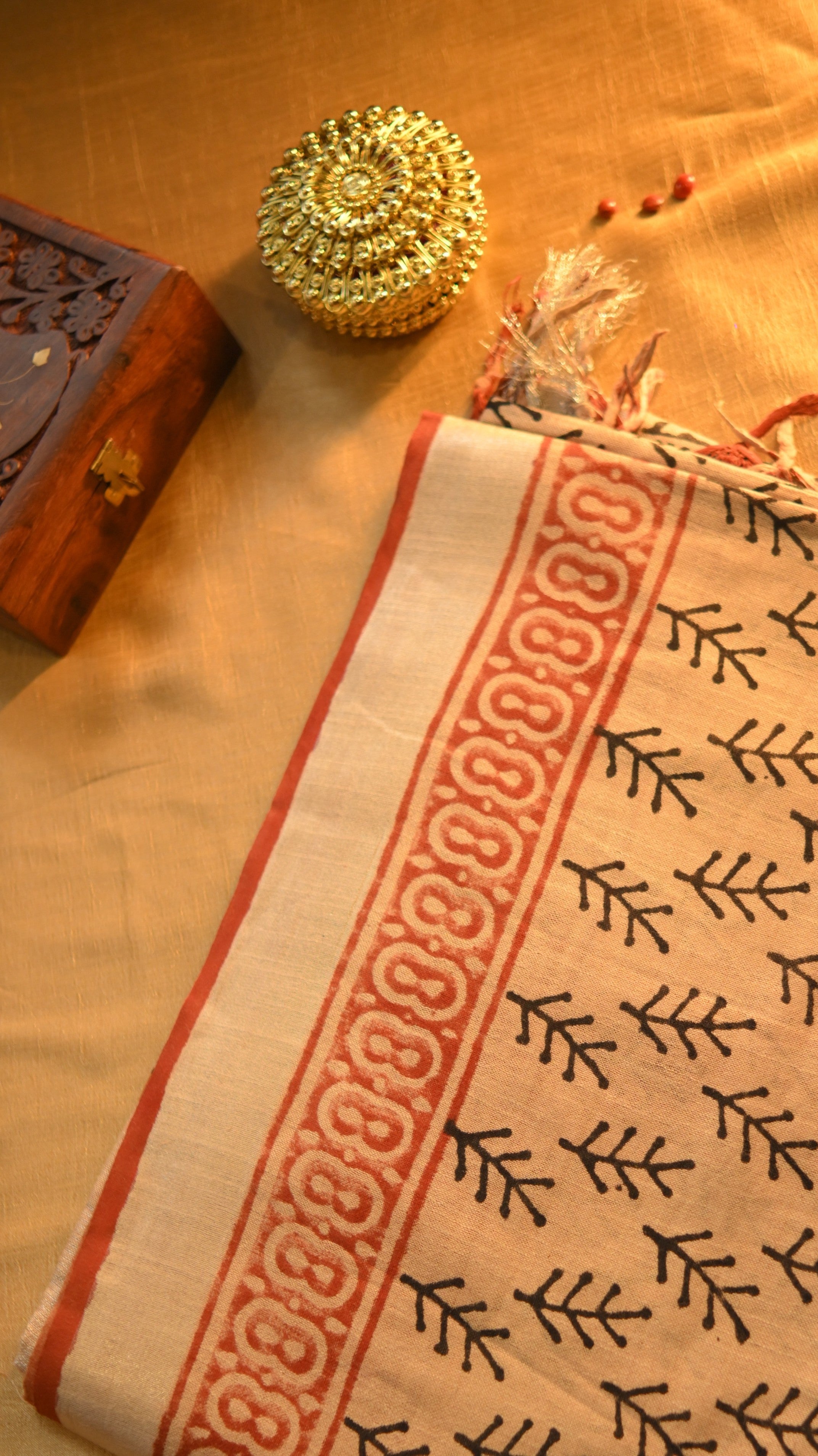 Linen Art Silk Bagru/Dabu Block Printed Saree KMA4AB028