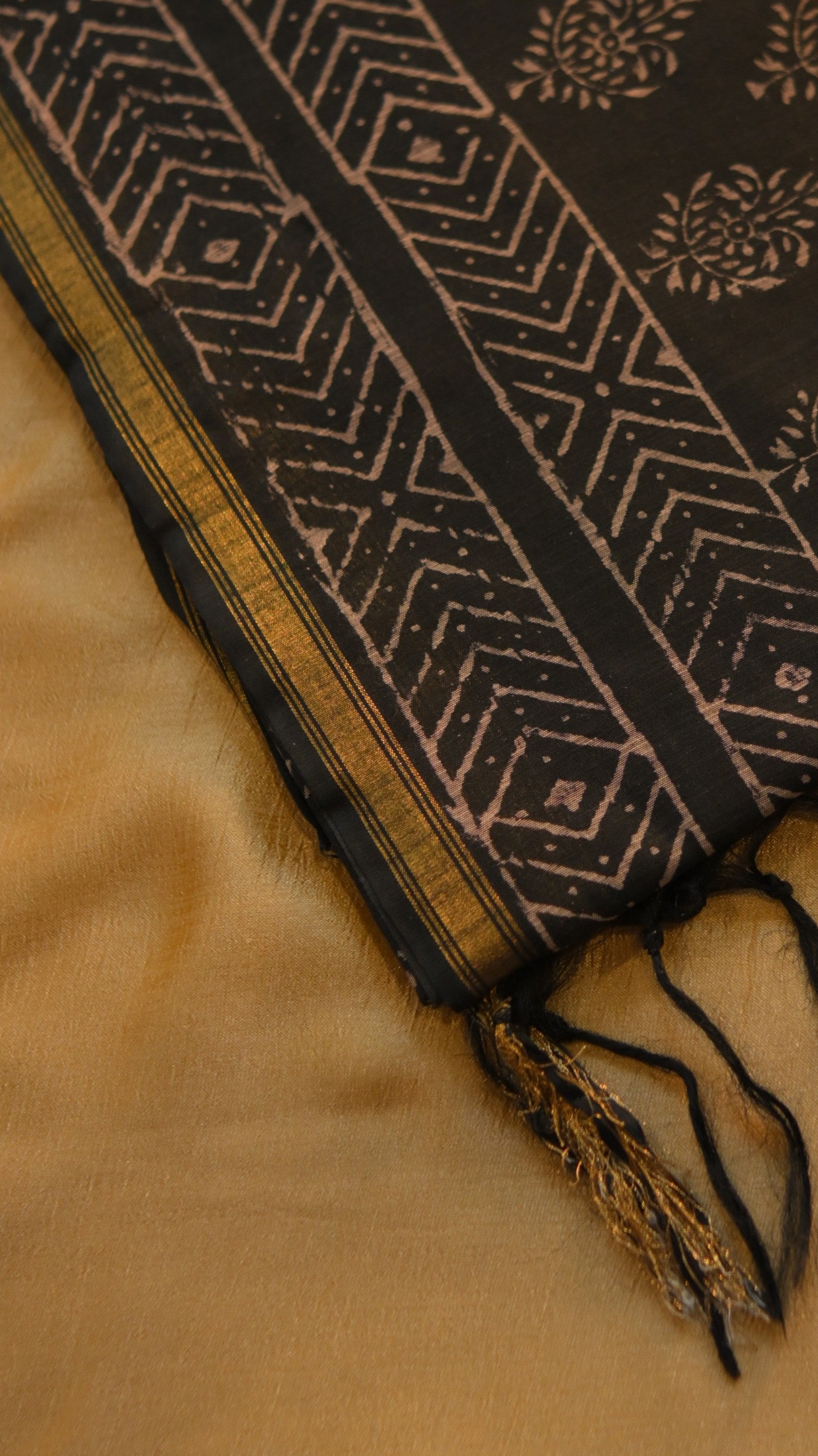 Handloom Linen Art Silk Block Printed Saree KM4B025