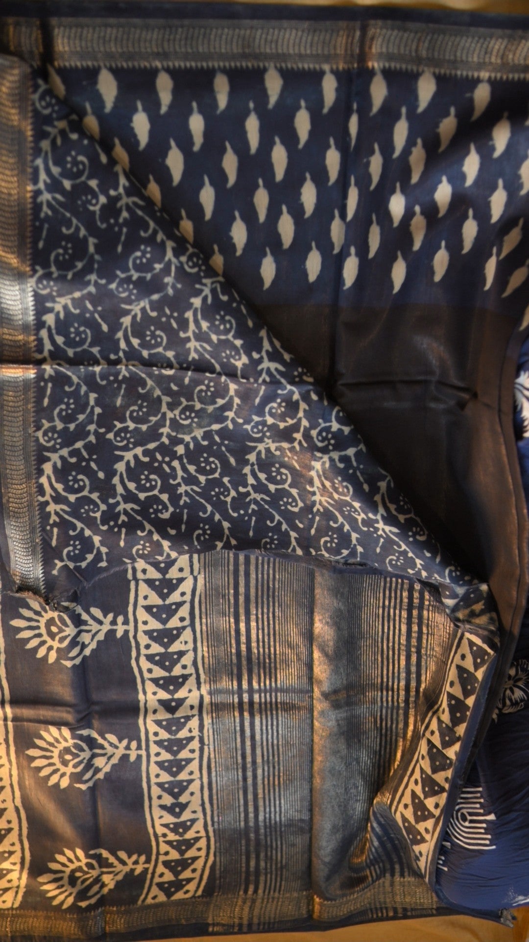 Maheshwari Art Silk Block Printed Saree - Potai Dabu Print KM4B024