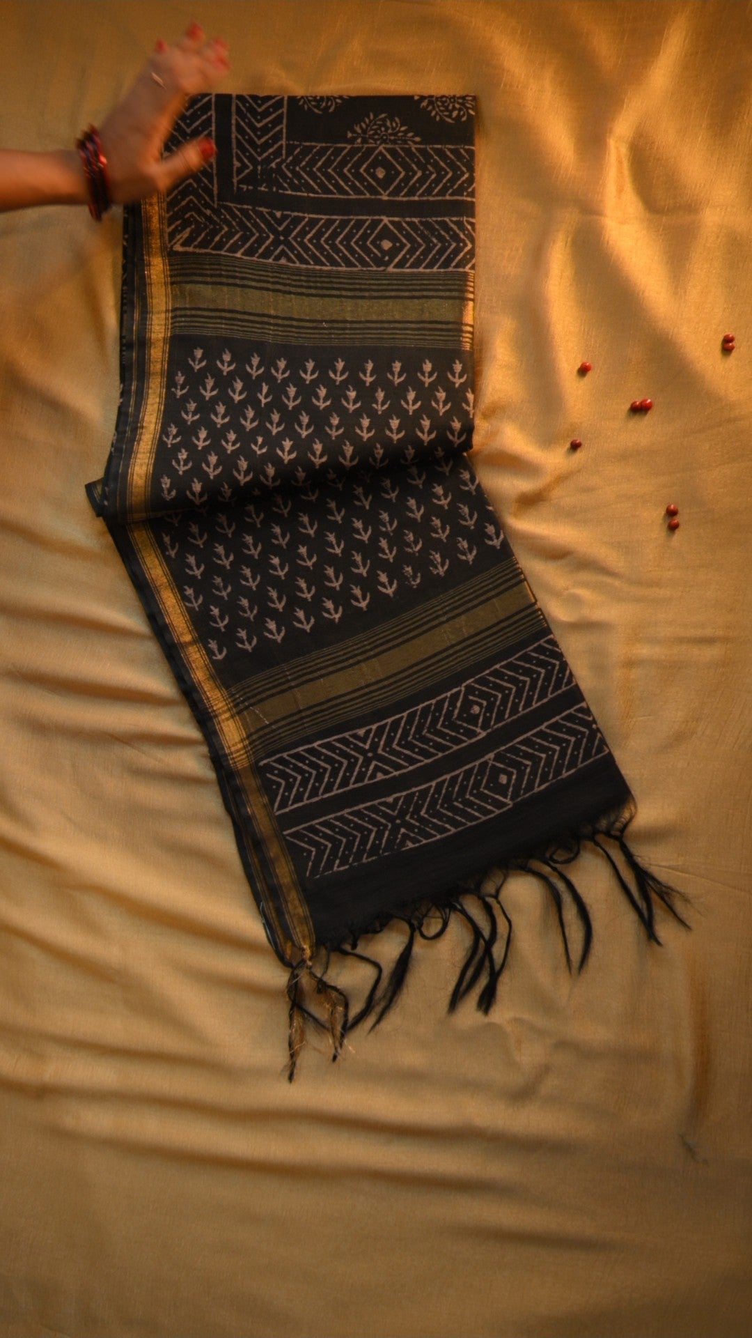 Handloom Linen Art Silk Block Printed Saree KM4B025