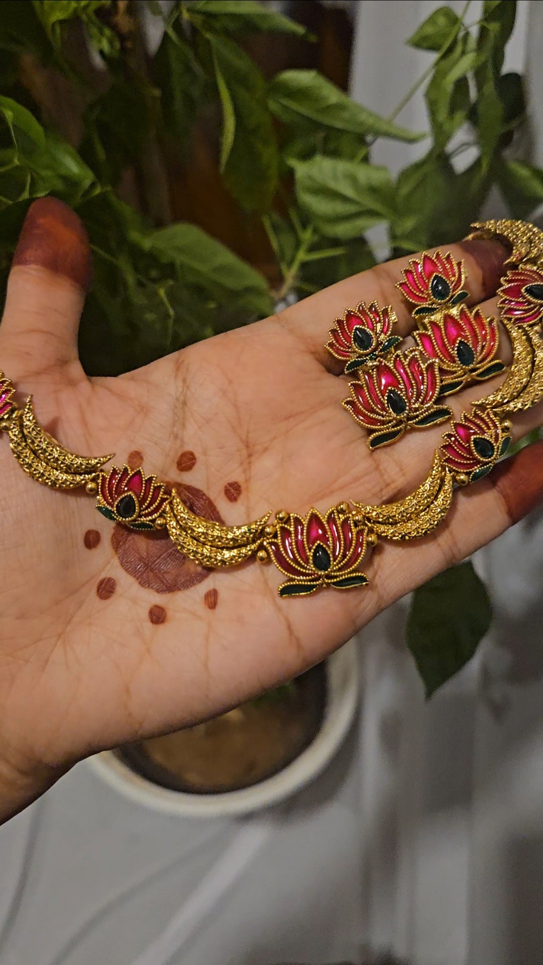Lotus Traditional neckpiece M4B002