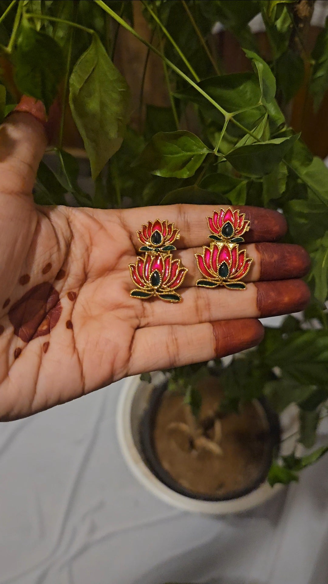 Lotus Traditional neckpiece M4B002