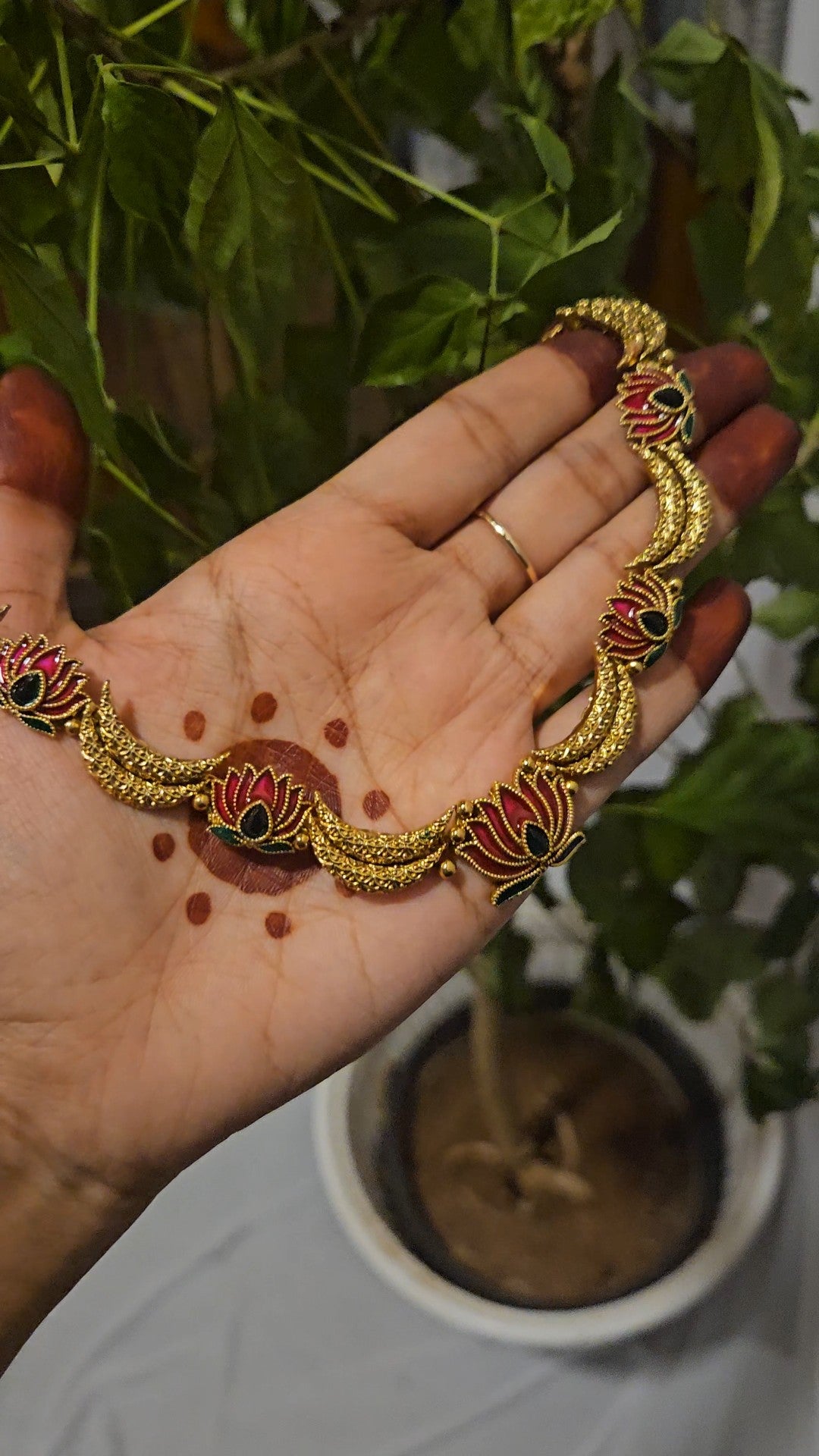 Lotus Traditional neckpiece M4B002