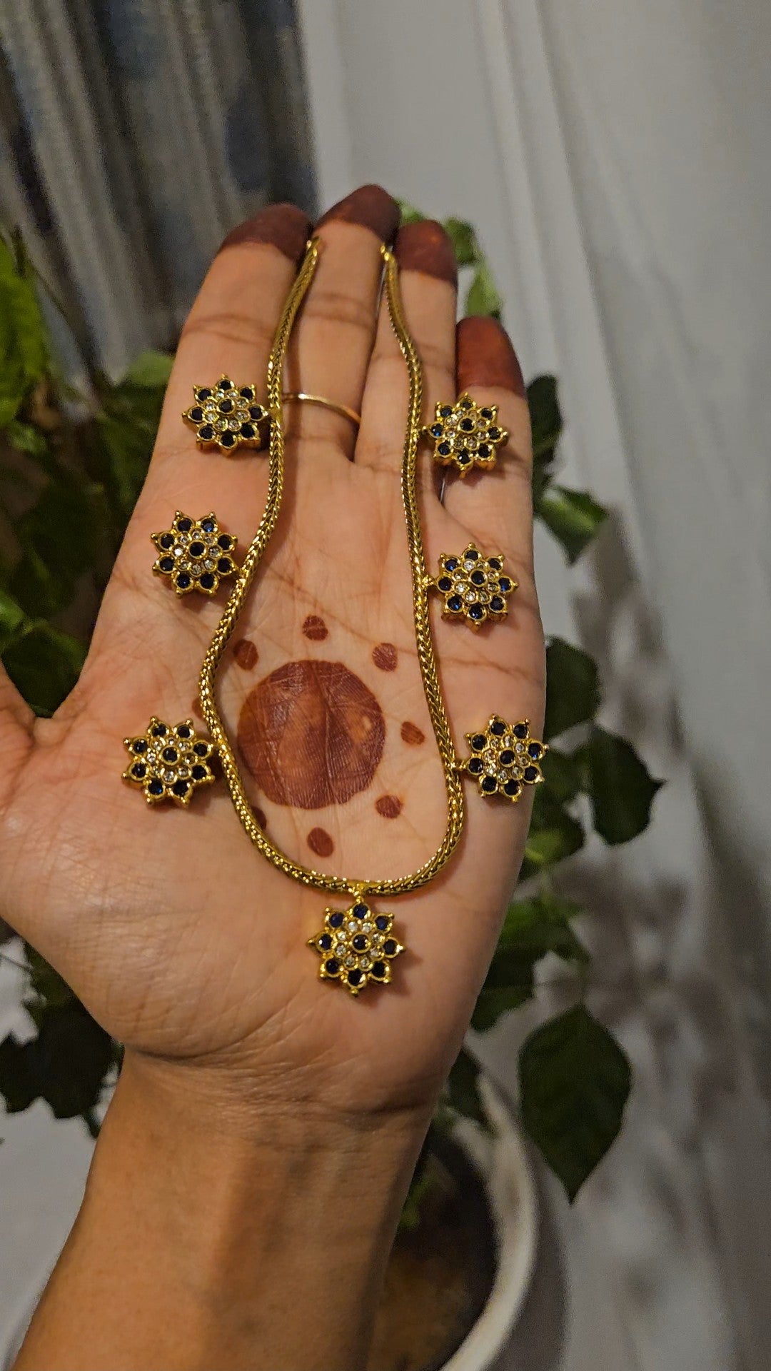 Traditional Blue and White AD stone neckpiece M4B003