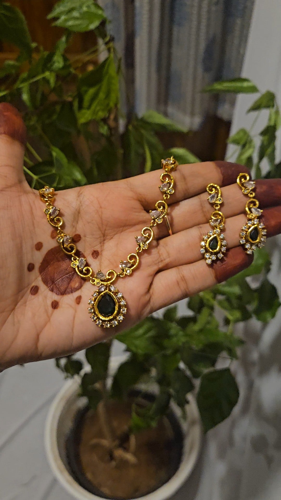 AD Stone Emerald necklace M4B007